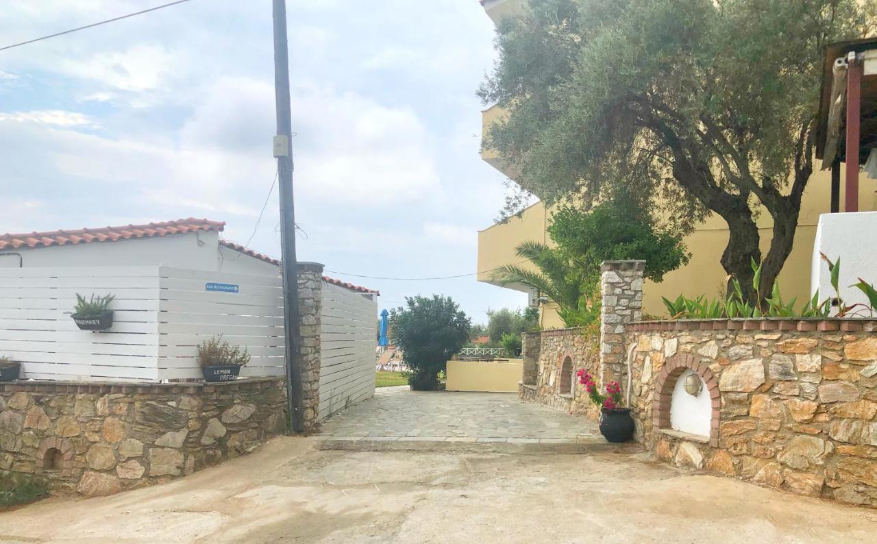 Azzurro Hotell Katsaros  Exteriör bild