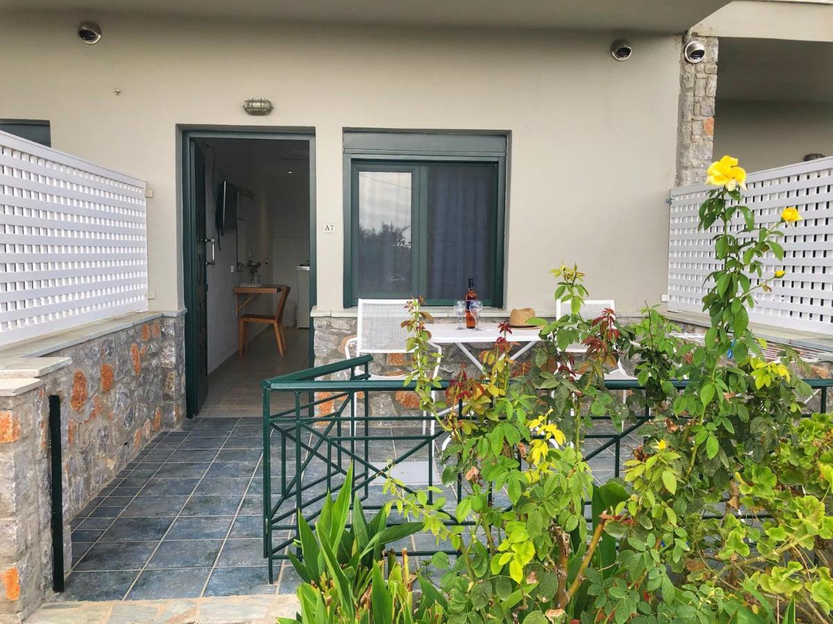 Azzurro Hotell Katsaros  Exteriör bild